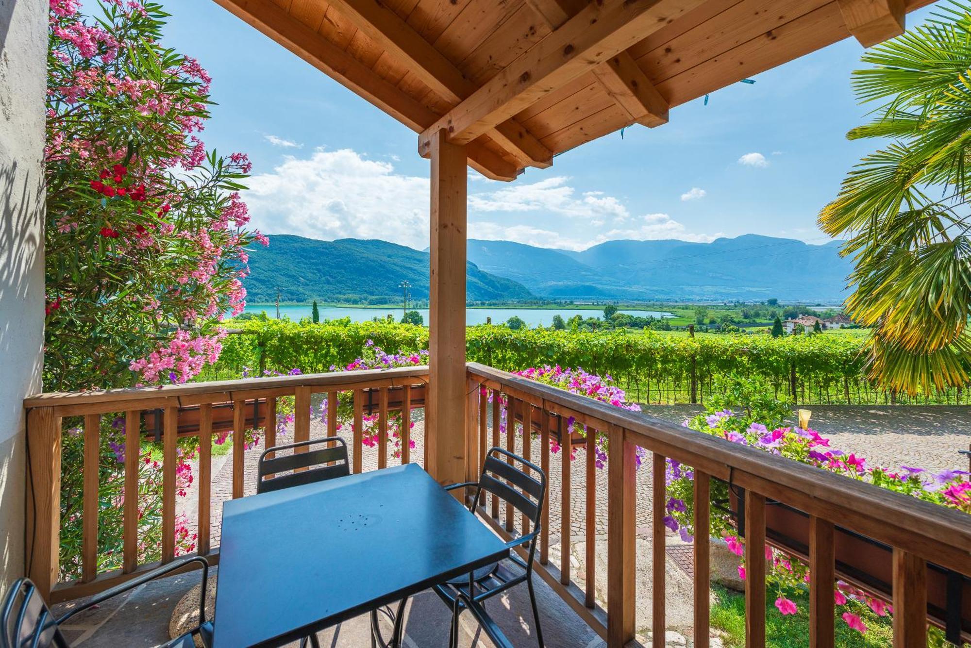 Weinhof Am See Caldaro Esterno foto