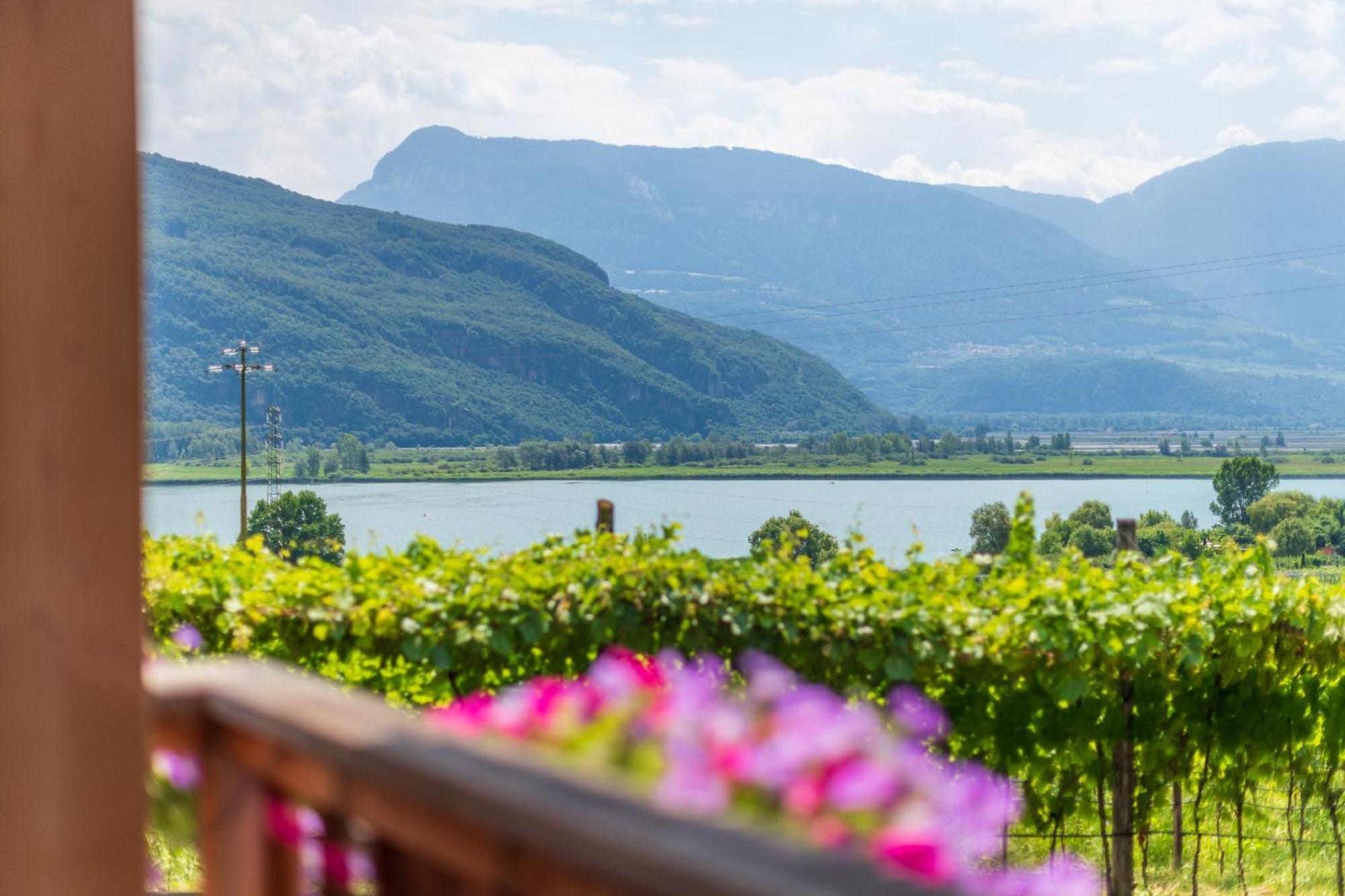 Weinhof Am See Caldaro Esterno foto
